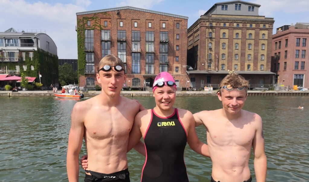 Die TSB-SchwimmerInnen Jules Bohnert, Louisa Obermark und Linus Dittloff (v.l.) gingen in Münster an den Start.  (Privatfoto)