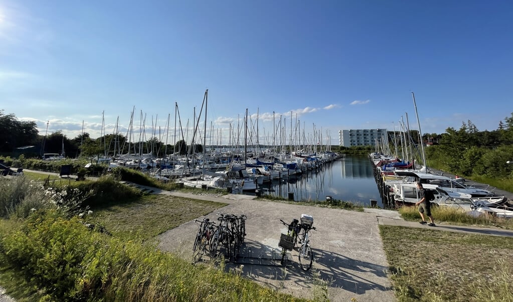 Havnen i Skovsende er godt belagt for tiden på de i alt 168 pladser. Det er ved havneåbningen, at man gerne vil have flere pladser, og mod venstre side vil man gerne bygge multifunktionshus samt havnemesterlejlighed. ( Jade Wittenkamp)