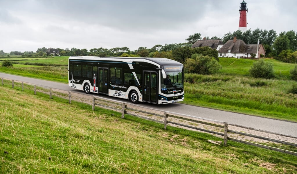 Auf der nordfriesischen Insel Pellworm wurde jetzt ein vollelektrischer Bus in Dienst gestellt. (MAN)