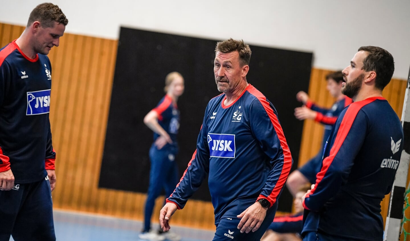 Der neue Torwarttrainer Michael Bruun hat die Arbeit mit Rückkehrer Kevin Møller und Benjamin Buric (r.), der wieder fit ist, aufgenommen.