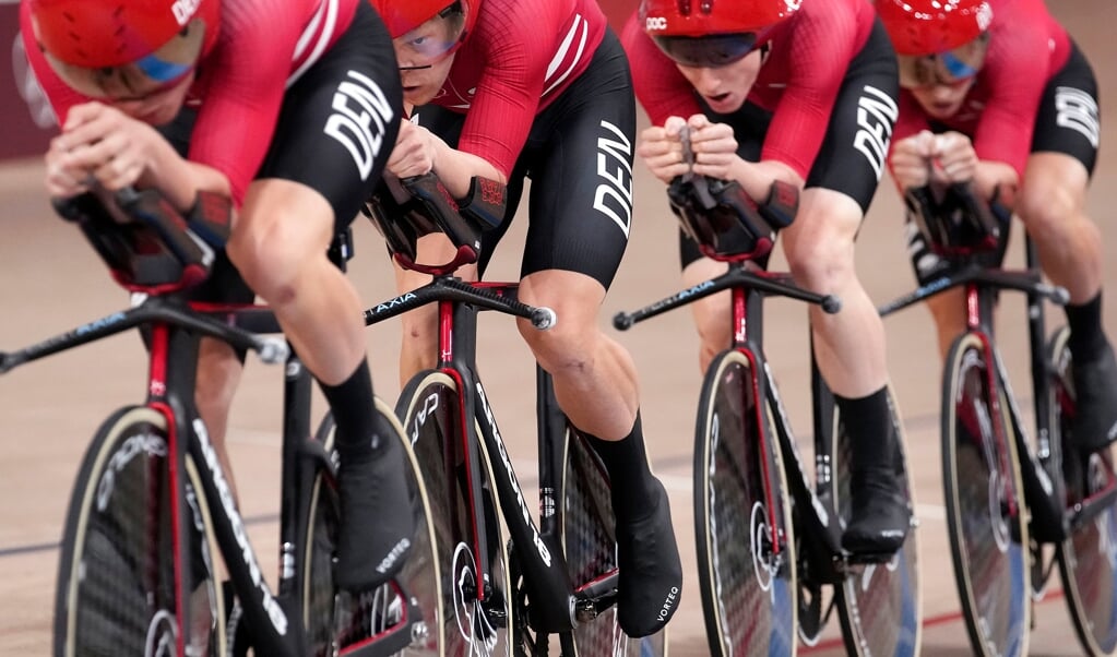 Niklas Larsen, Lasse Norman Hansen, Frederik Rodenberg og Rasmus Lund måtte tage til takke med sølv efter en tæt duel i finalen mod Italien. (Christophe Ena/AP/Ritzau Scanpix)