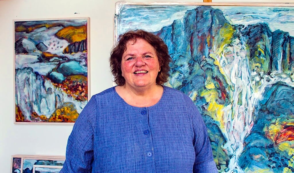 Is, sne, vand og klippegrund i en ekspressiv, flydende figurativ stil er kendetegnende for islandskfødte Helga Kristmundsdóttir. (Privatfotos)