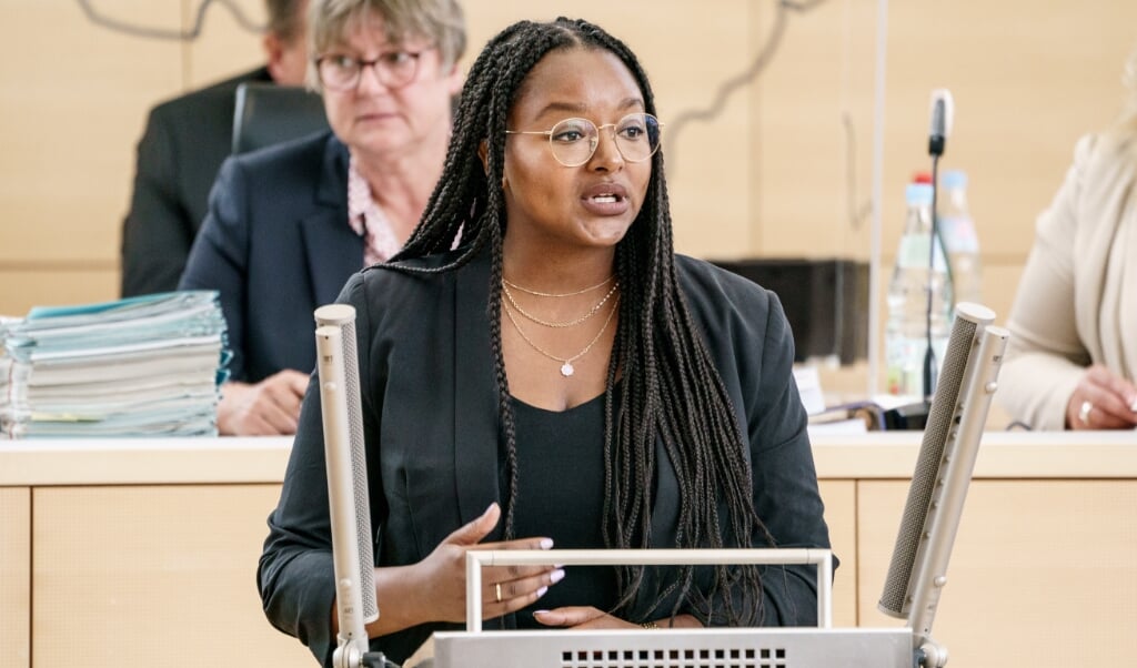 Aminata Touré (Bündnis90/Die Grünen) wird aller Voraussicht nach an der Spitze ihrer Partei zusammen mit Monika Heinold kandidieren. (Axel Heimken/dpa)