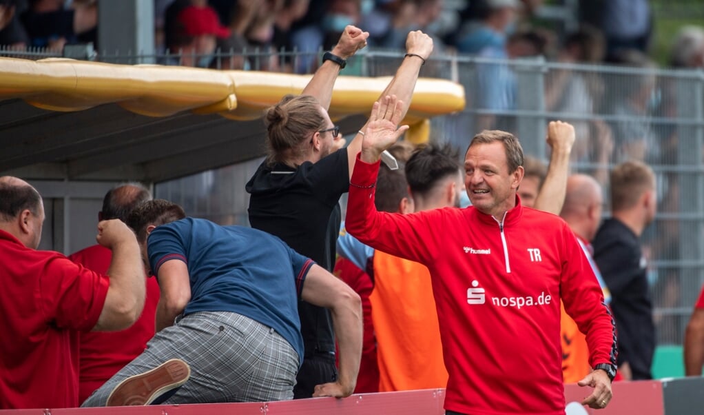 Um wieder im DFB-Pokal Jubeln zu können, muss der SC um Trainer Thomas Seeliger erst den Landespokal gewinnen. ( Kira Kutscher)