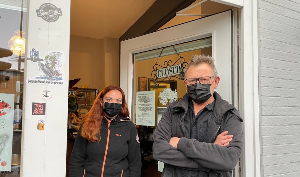 Boris La Grange fra Artitorium Tattoo Gallery synes, at der i forvejen er trafik og problemer nok ved Borgplads. Mia La Grange synes ikke, at tempo 30-zonen giver pote. (Marc Reese)