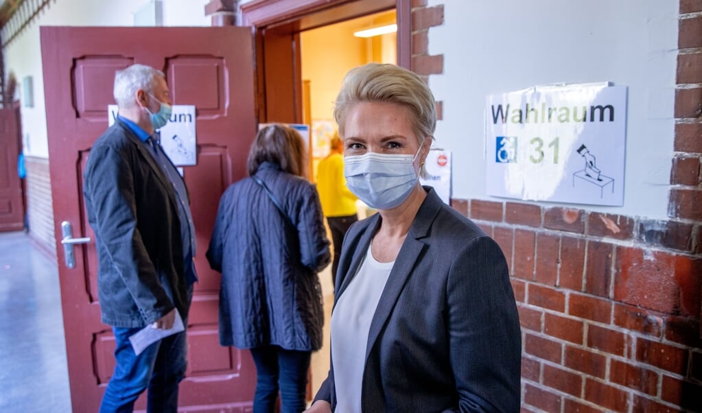 Manuela Schwesig (SPD) kan fortsætte som ministerpræsident i Mecklenburg-Vorpommern, hvis den første prognose står til troende. (Jens Büttner/dpa Pool/dpa)