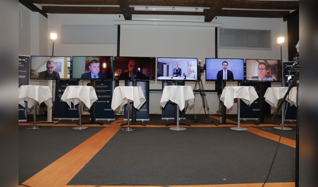 Det var på et meget omtalt virtuelt pressemøde 4. november sidste år, at Danmarks statsminister Mette Frederiksen (S) og en række ministre annoncerede, at alle mink i Danmark skulle aflives. (Olafur Steinar Gestsson/Ritzau Scanpix)