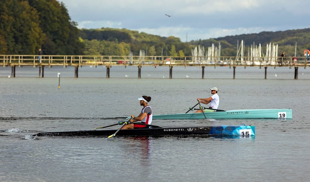 Det skal udvikle sig til en tradition: Flensburger Ruderklubs »Fördesprint Regatta« lørdag og søndag samlede 95 entusiastiske roere ved Østersøbadet. Forrest er det Khalil Mansouri og herefter Lars Wichert. (Lars Salomonsen)