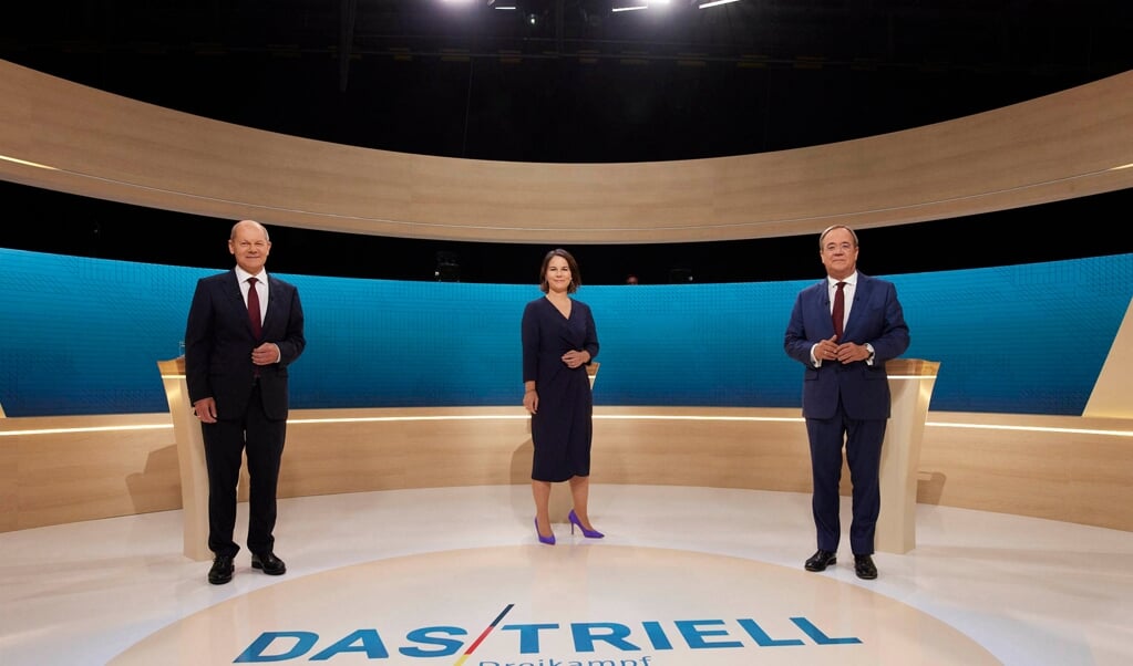 Olaf Scholz, Annalena Baerbock og Armin Laschet tørnede denne gang sammen på ARD og ZDF efter den første duel på de private tv-stationer for 14 dage siden. (Laurence Chaperon/ARD/obs)