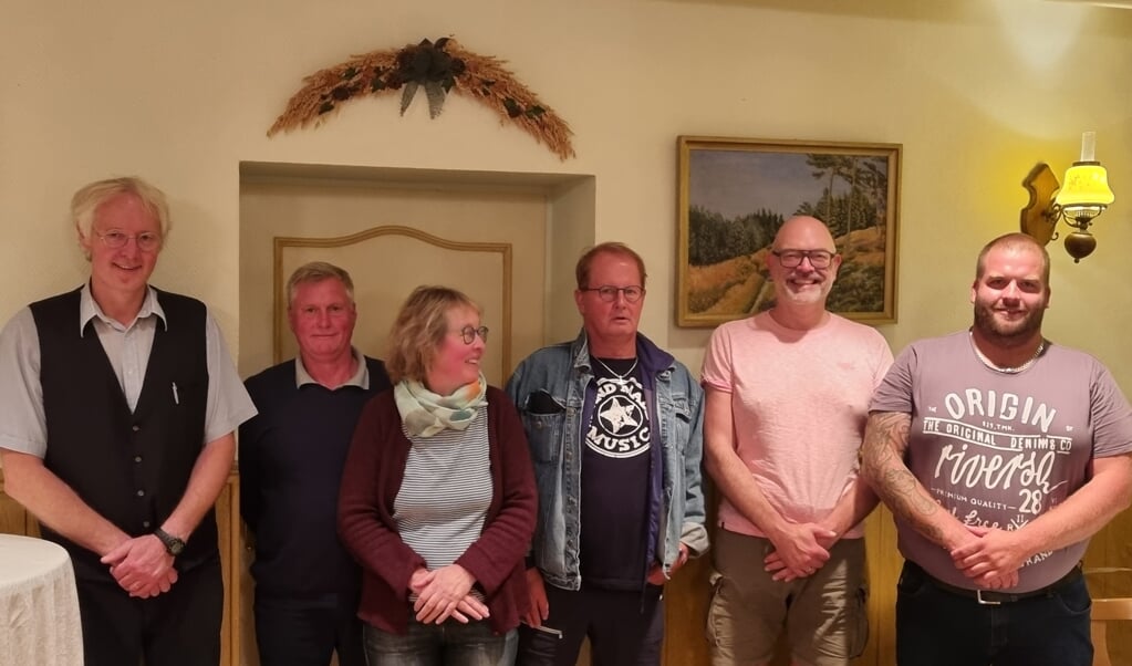 Bestyrelsen i SSW Sønderløgum Vindingherred består af (fra venstre) Dieter Matthiesen, Aventoft, Lorenz Peter Nissen, Humtrup, næstformand Kerstin Siegfried, Nykirke, formand Gert Ries, Sønderløgum, kasserer Lothar Hamann, Humtrup, og Jan Erik Lihs, Nykirke. Privatfoto: (Gert Ries)