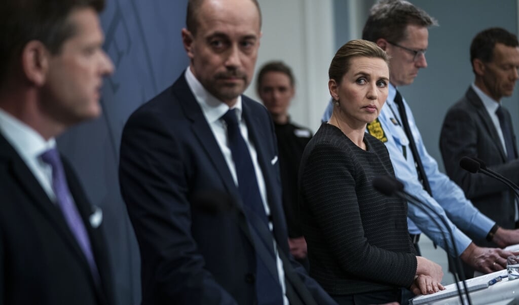 Mange vil huske pressemødet 11. marts 2020 i Statsministeriets spejlsal, hvor Mette Frederiksen (S) bekendtgjorde den første nedlukning af Danmark. Knap halvandet år senere ophæves de resterende restriktioner fra genåbningsaftalen fra juni 2021. (Arkivfoto) (Martin Sylvest/Ritzau Scanpix)