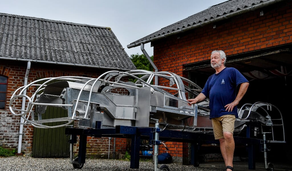 Anton Schulz' selvbyggede Ascon SSX V12 har været undervejs i 10 år. Anton Schulz har siden billedet blev taget før sommerferien både sat hjul og motor på køretøjet, som vil kunne ses i Klosterhallen i dagene 9. og 10. oktober. Arkivfoto: (Timo Battefeld, JydskeVestkysten)
