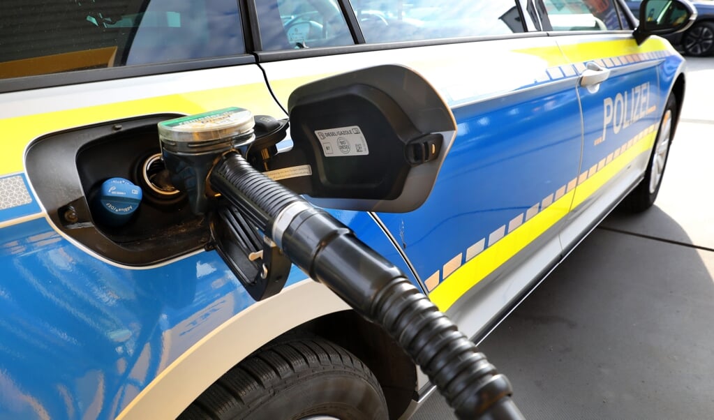 Die Tankkosten der Schleswig-Holsteinischen Polizei betrugen in den ersten acht Monaten des Jahres 2021 2,245 Millionen Euro. Das waren 70.808,54 Euro mehr als im Vergleichszeitraum 2019. (Bernd Wüstneck, dpa)