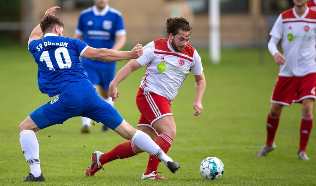 DGF-Angriber Malek Fakhory (i midten) havde den store chance til score til 1-0, men missede. ( Lars Salomonsen.)