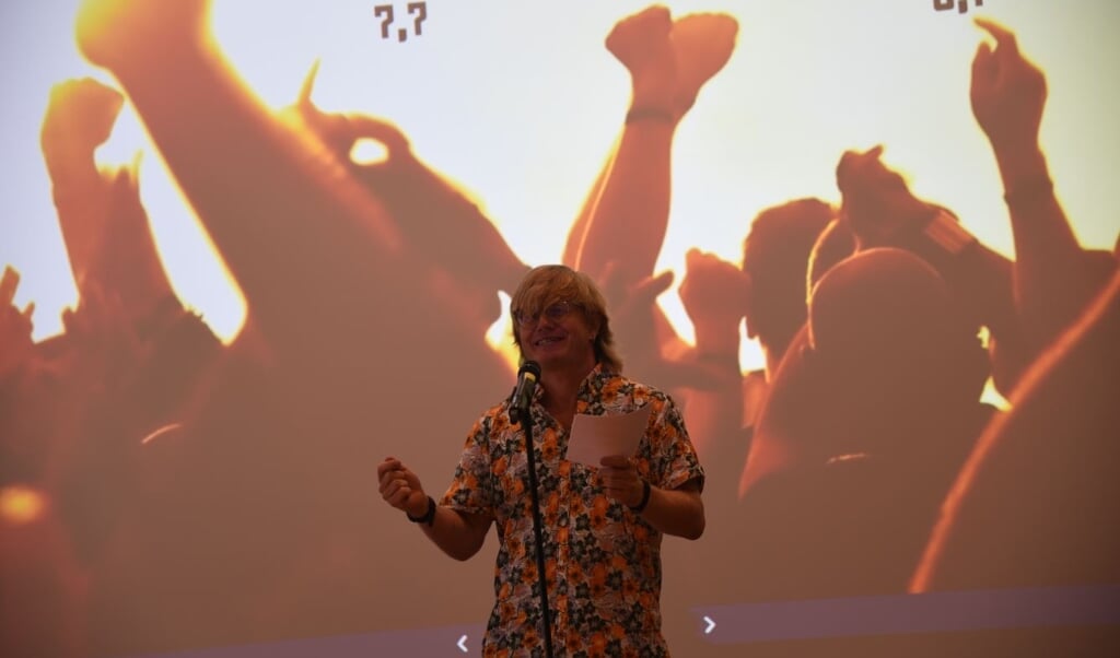 Poetry slam er en genre for sig, og i denne uge lærer 2g'erne på Aabenraa Statsskole mere om, hvad det går ud på. ( Tina Aviaja Pilgaard)