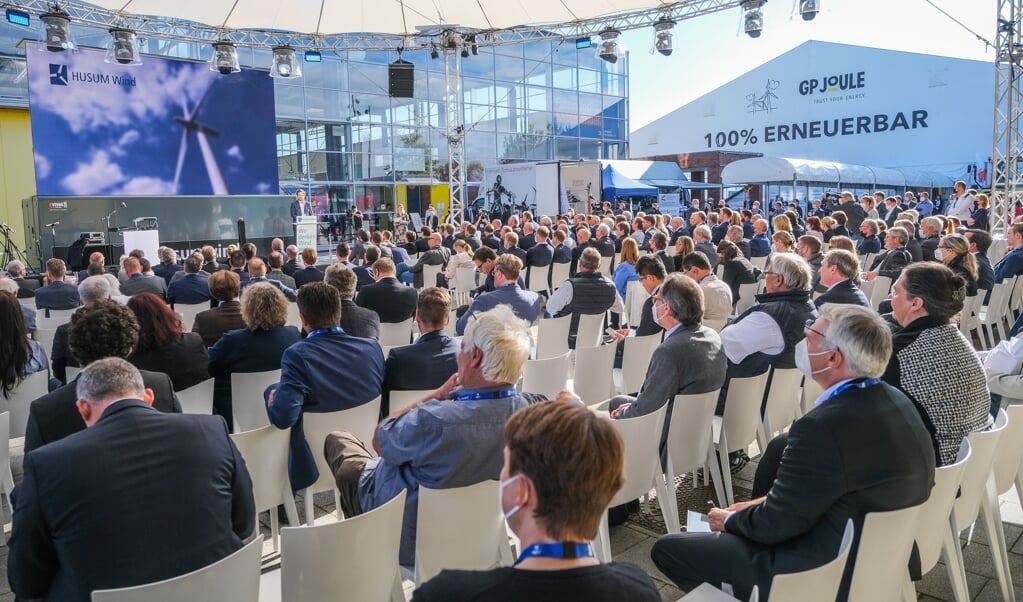 Am Dienstag wurde die HusumWind feierlich eröffnet. Rund 380 Aussteller der Windkraftbranche sehen die Messe als Impulsgeber für die Energiewende. ( Sven Geißler)