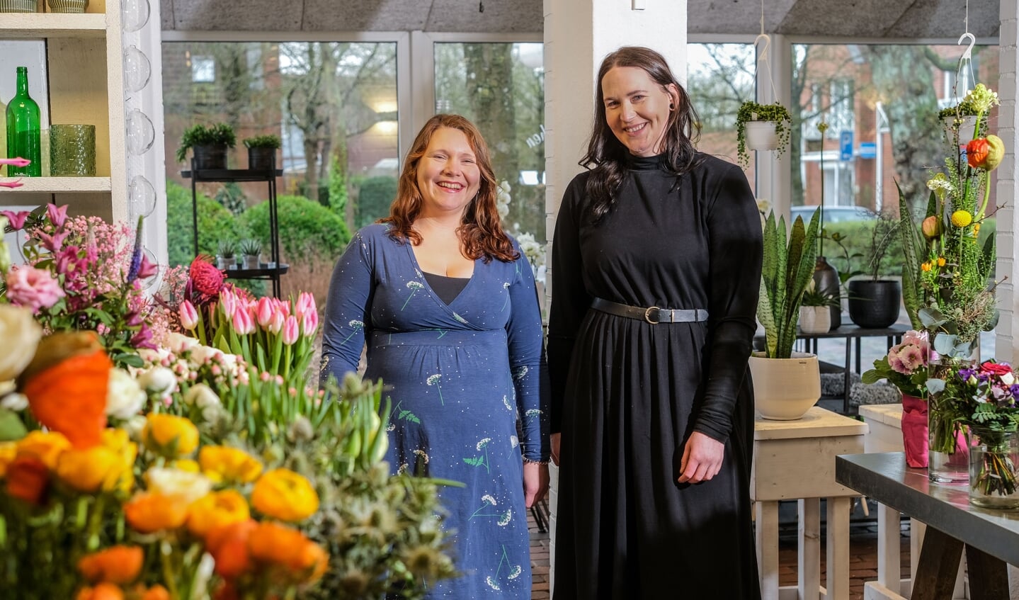 Ann-Katrin Clausen (til venstre) og Sonja Lander (til højre) har overtaget Das Gänseblümchen am Markt i Harreslev ved årsskiftet. De håber, at kunderne har lyst til at gå på opdagelse i butikken. Foto: