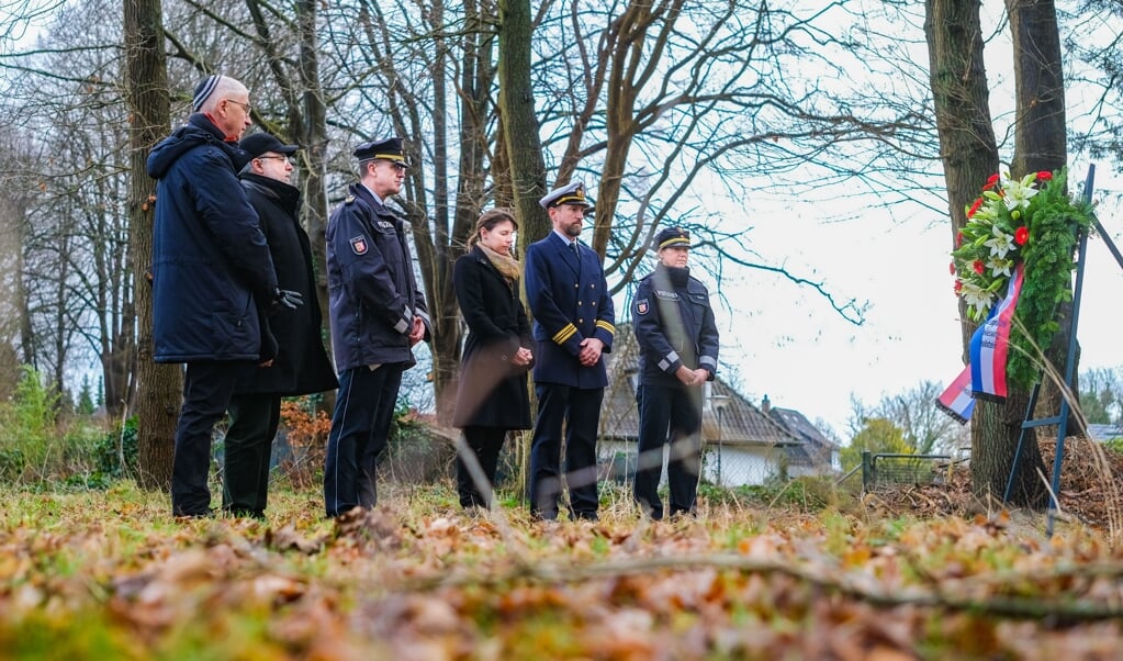 Delstatspolitiet mindedes sammen med repræsentanter fra den jødiske menighed torsdag den dræbte jødiske advokat Friedrich Schumm. Det skete på den jødiske kirkegård i Westerrönfeld. (Sven Geißler)