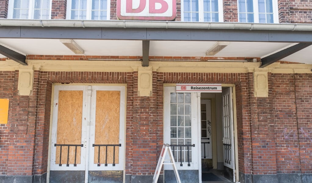 Slesvig banegård er lidt af en øjebæ. Kommunen har en plan B, men ser helst, at investor Hubert Herr kommer igennem med sin plan A. Herr mener, at kommunen har været en dårlig samarbejdspartner. (Martin Ziemer)