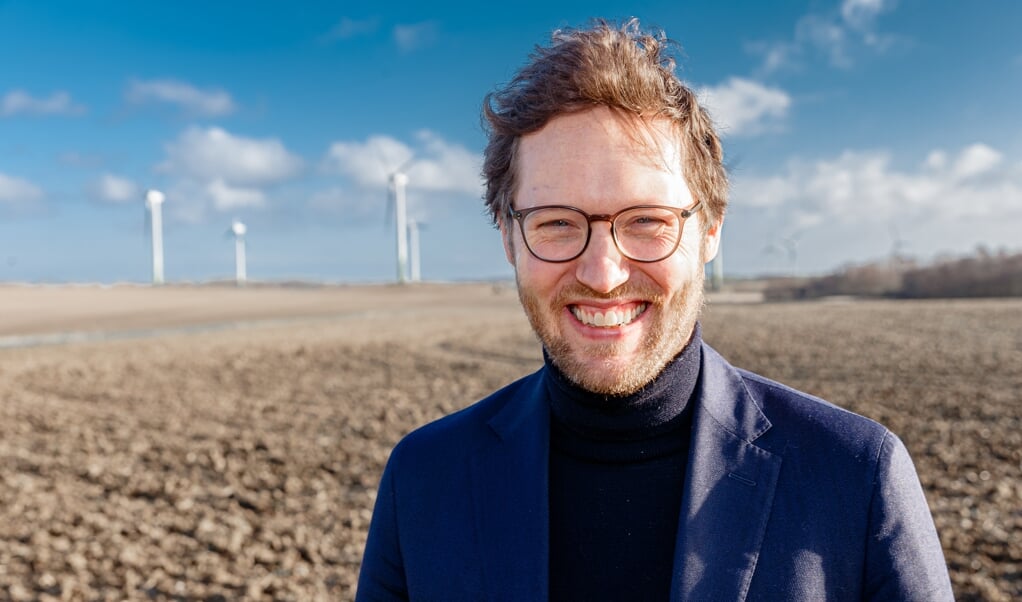 Jan Philipp Albrecht (Grüne), Energiewendeminister in Schleswig-Holstein, vor Windstromanlagen.    (Markus Scholz, dpa )