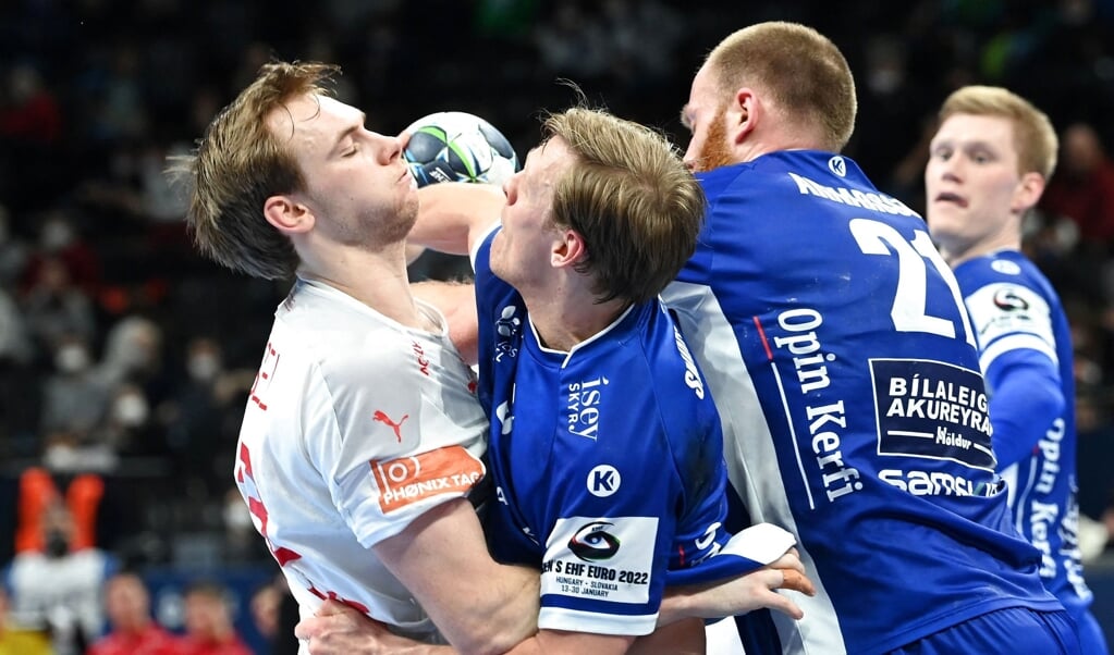 EHF mener fortsat, at der er en sportslig fair konkurrence ved EM på trods af de mange coronatilfælde, som flere hold er ramt af.  (Attila Kisbenedek/Ritzau Scanpix)