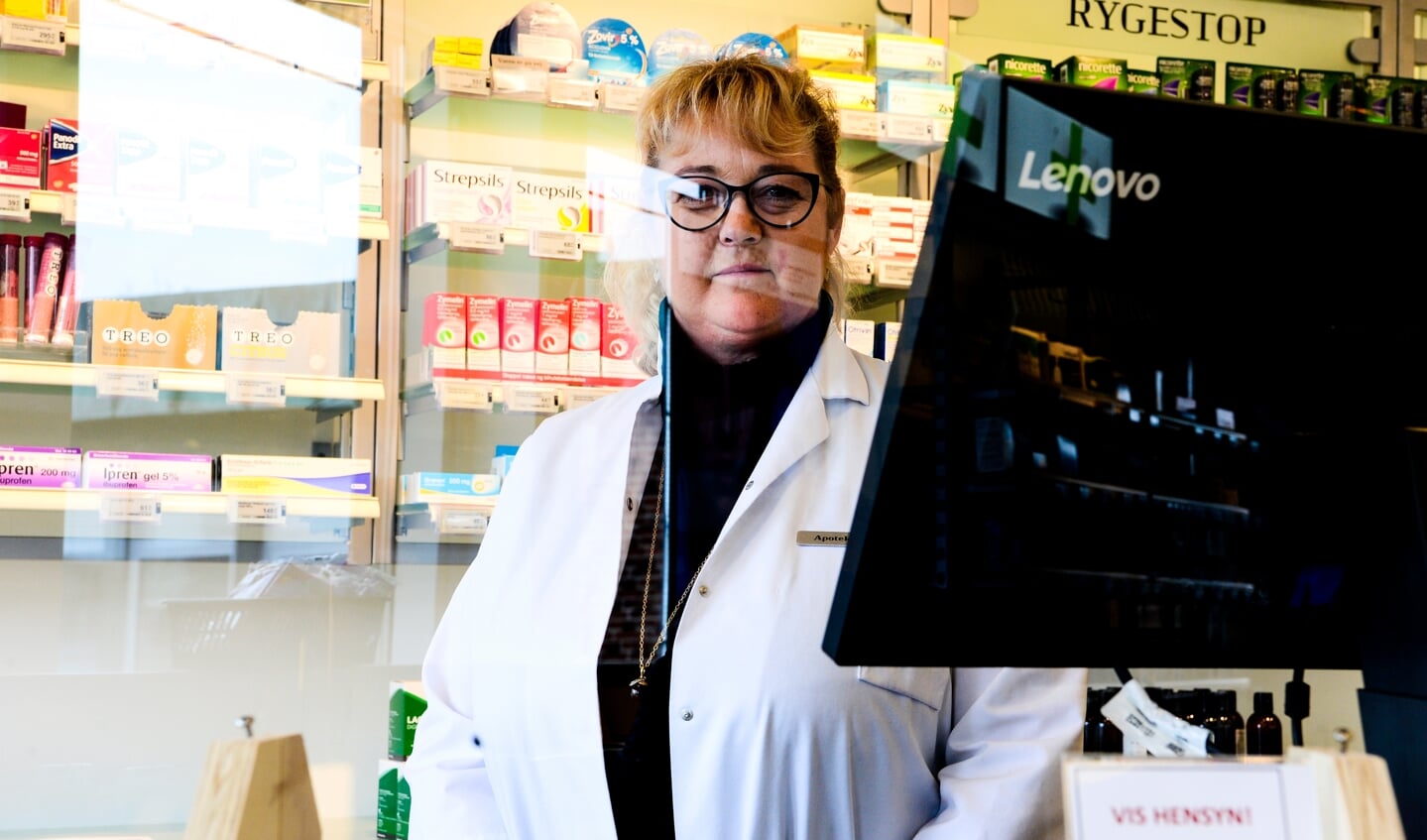 På Anne Kahns' apoteker i Esbjerg løb man i sidste uge tør for gratis influenza-vacciner. Men hvis borgerne selv vil betale, kan de stadig få et stik i overarmen. Arkivfoto: 