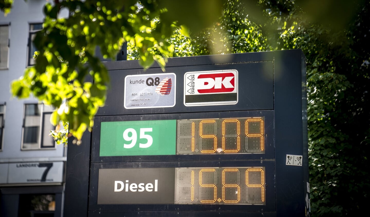 Priserne på brændstof til bilen har længe været høje. Politiet har set en markant stigning i antallet af anmeldelser af benzintyveri. (Arkivfoto).