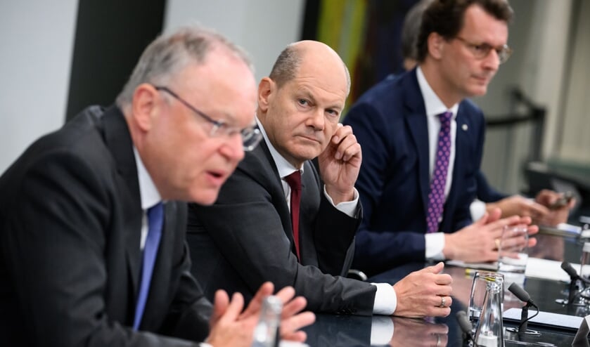 Die Bundesregierung um Bundeskanzler Olaf Scholz (SPD) will Verbraucher und Unternehmen mit einem Maßnahmenpaket von bis zu 200 Milliarden Euro vor hohen Energiepreisen wegen des Ukraine-Kriegs schützen.