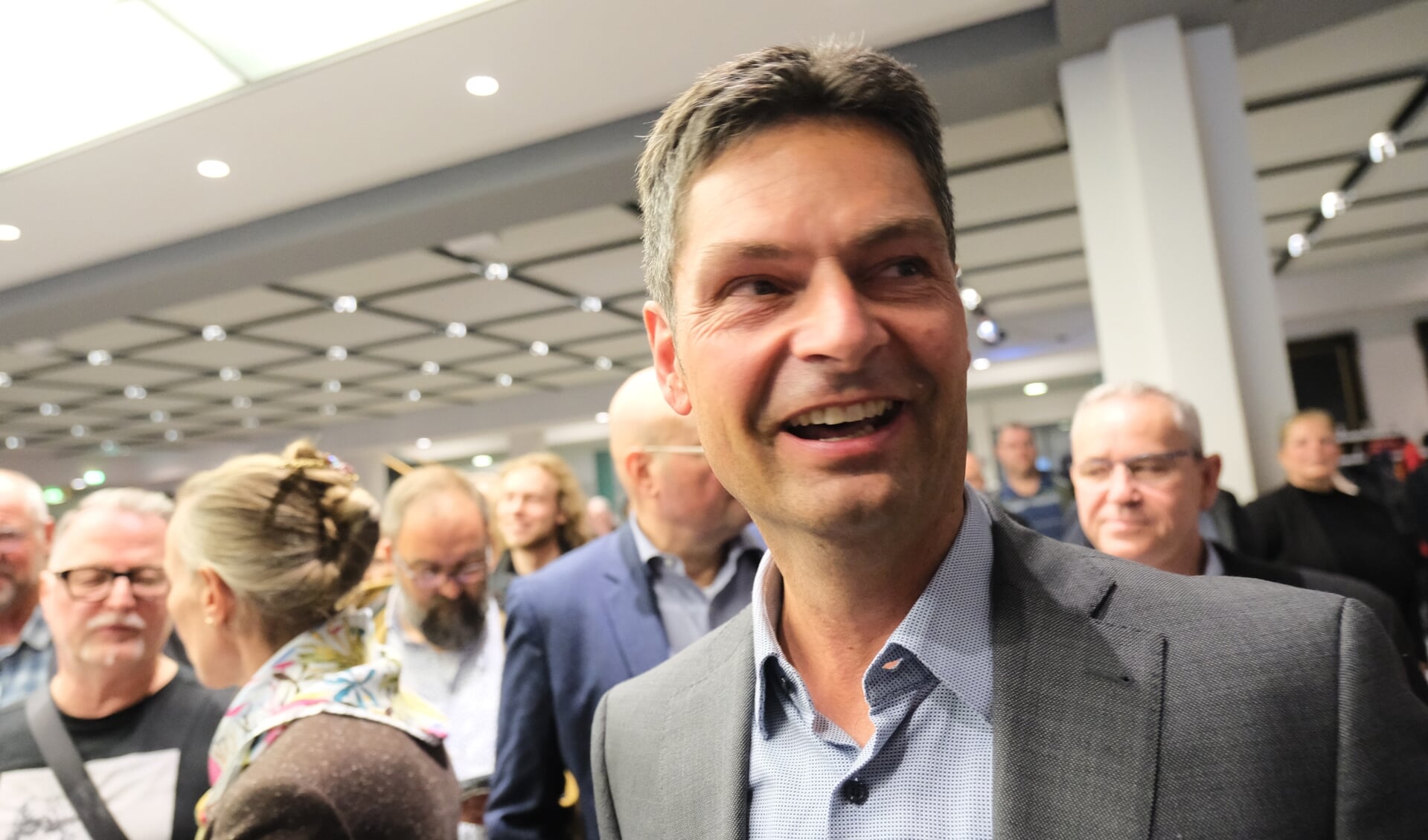 Fabian Geyer fik grund til at juble, da han vandt overborgmestervalget i Flensborg søndag aften. Foto: