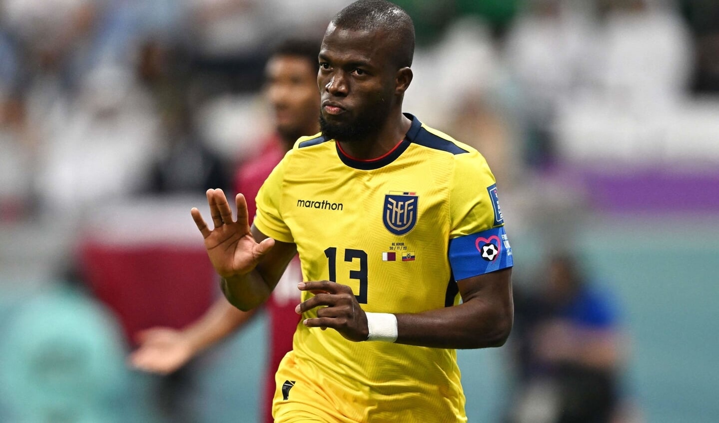Enner Valencia scorede begge Ecuadors mål i første halvleg.