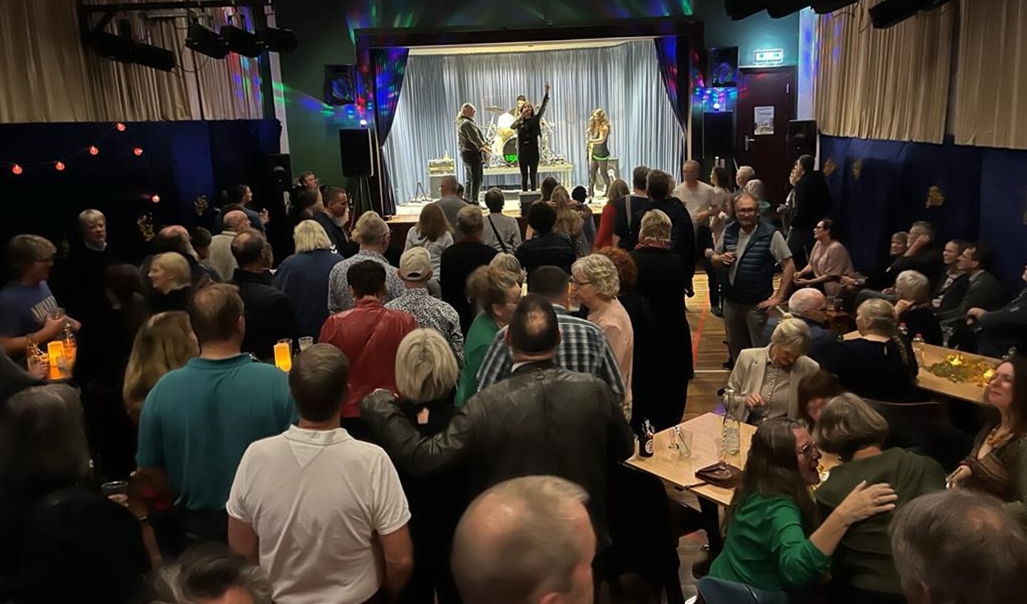 Bandet spillede op, og gæsterne dansede flittigt til, da SSF Kobbermølle havde inviteret til en aften med rock.