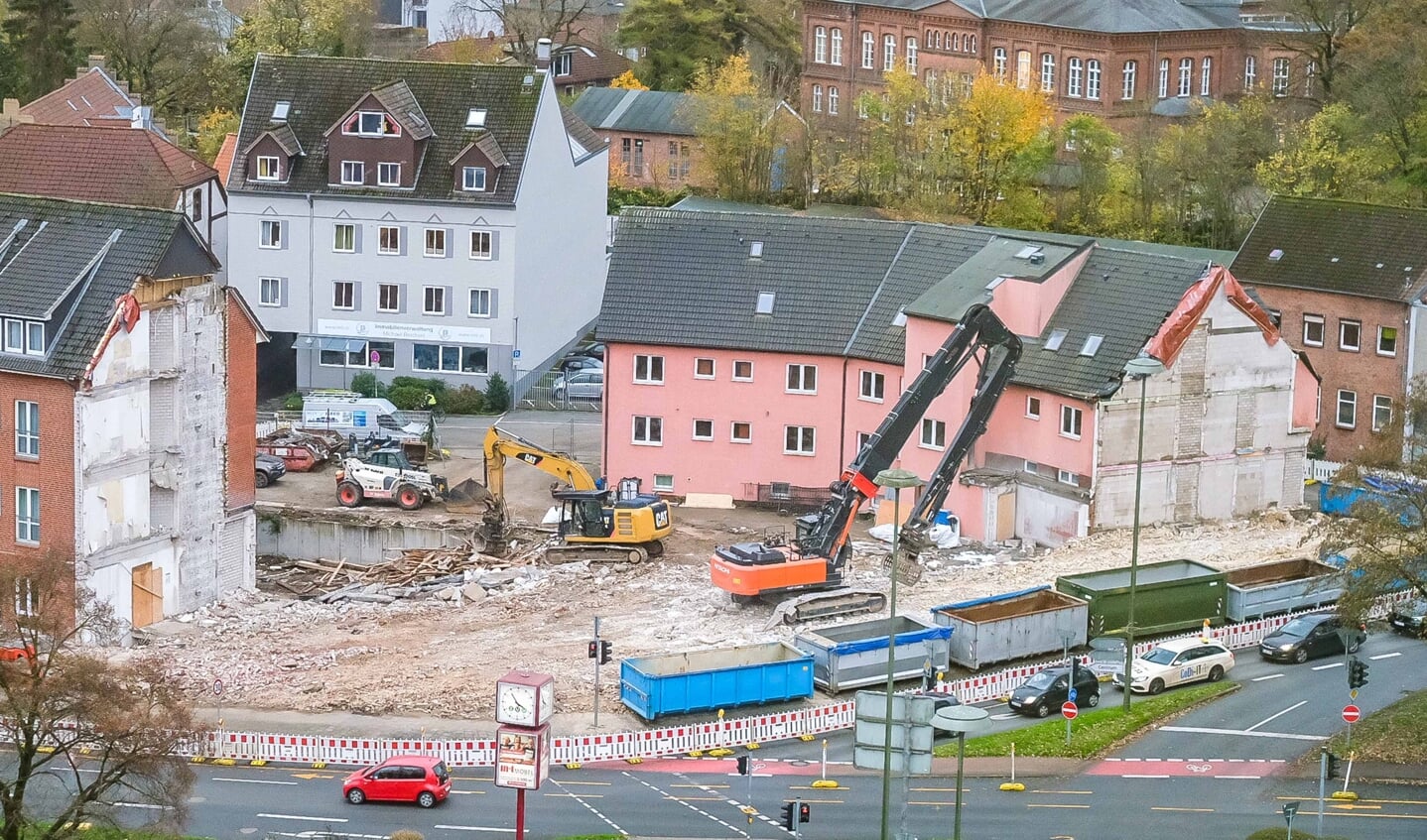Nedrivningsarbejet af Dittmers Gasthof er nu afsluttet og spærringerne omkring Neumarkt kan ophæves snart. Foto: 
