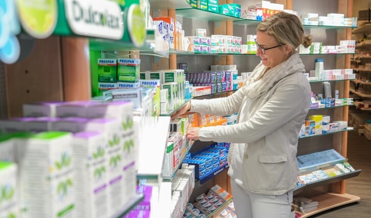 I Rats-Apotheke i Flensborg kan man mærke, at det er svært at få de efterspurgte medikamenter leveret. Det kan sende kunder over grænsen for at købe det, de efterspørger af medicin som f.eks. næsespray eller hostesaft. 