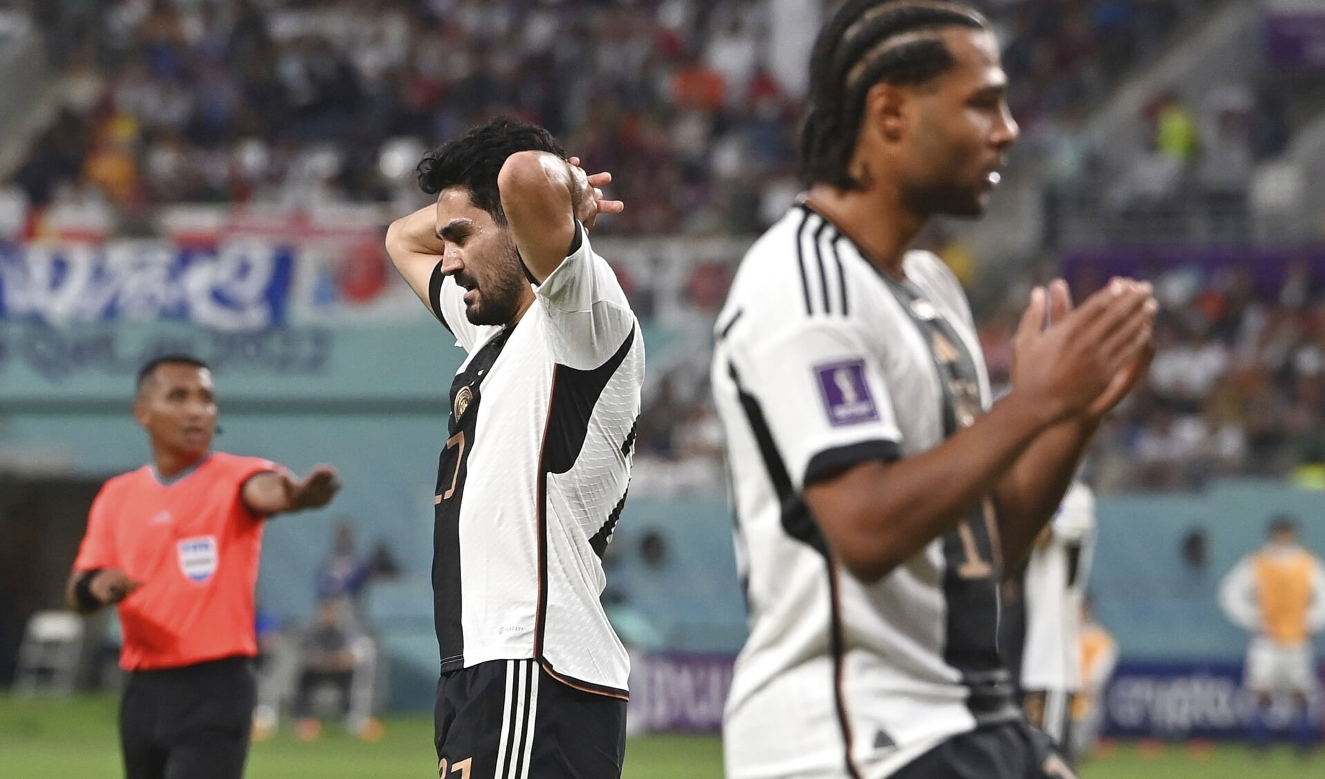 Ilkay Gündogan (til venstre) scorede 1-0-målet for Tyskland mod Japan, men kort efter blev jublen vekslet til fortvivlelse og skuffelse. Foto: