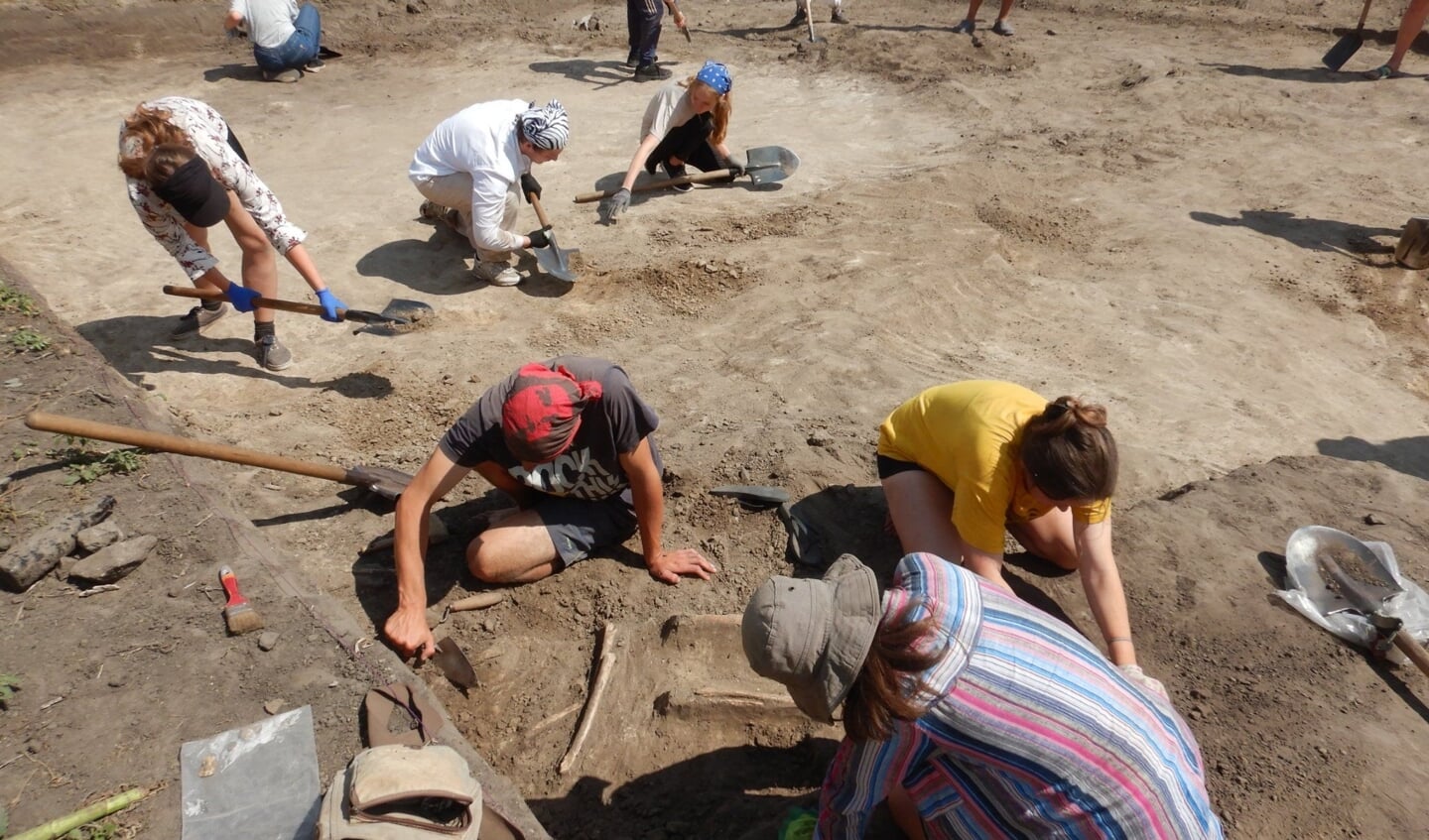 Die Teilnehmer an den archäologischen Ausgrabungen. Foto: