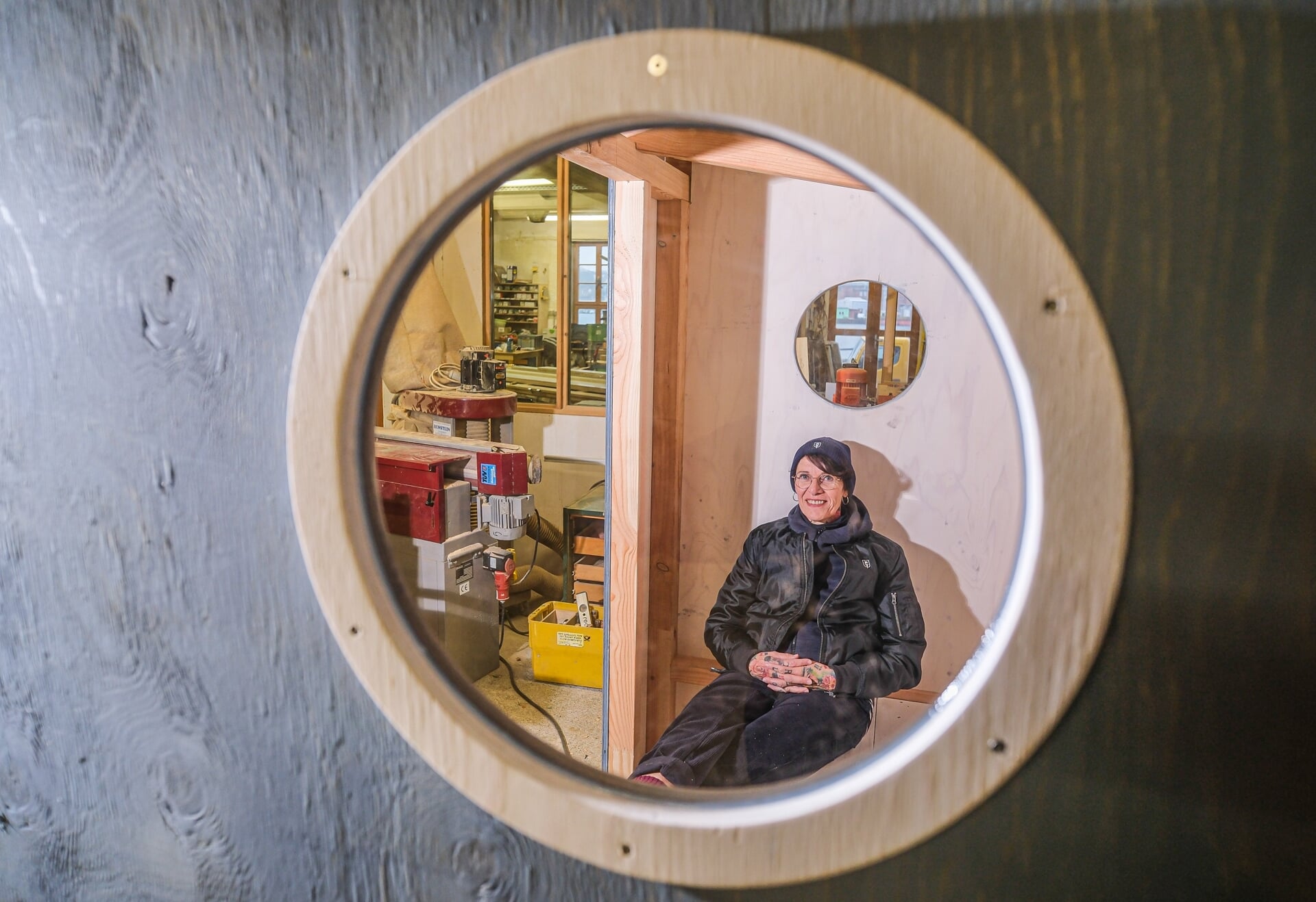 Iris Meschke i den lille »Homie«, som på lørdag sættes op tæt på »Mauseloch« i Flensborg. Foto: