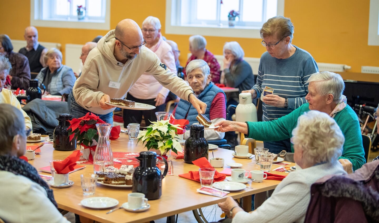 SSF Flensborg By havde torsdag inviteret til kaffe, kage og underholdning for de ældre over 60. (Klik på billedet for at åbne billedgalleriet.)