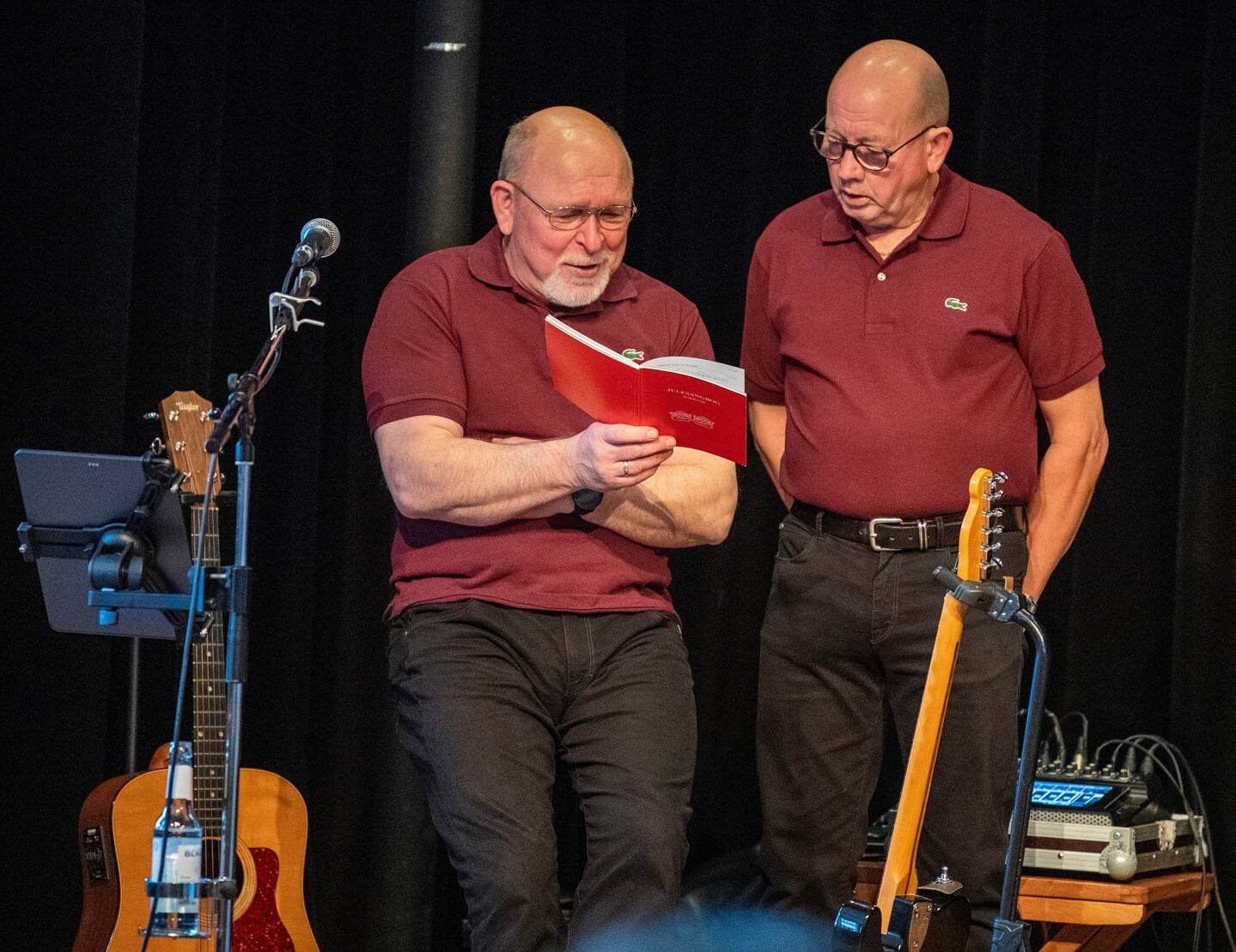 SSF Flensborg By havde torsdag inviteret til adventsfest 60+ i Flensborghus. Musikgruppen Teglsten sang også med på fæellessangen.