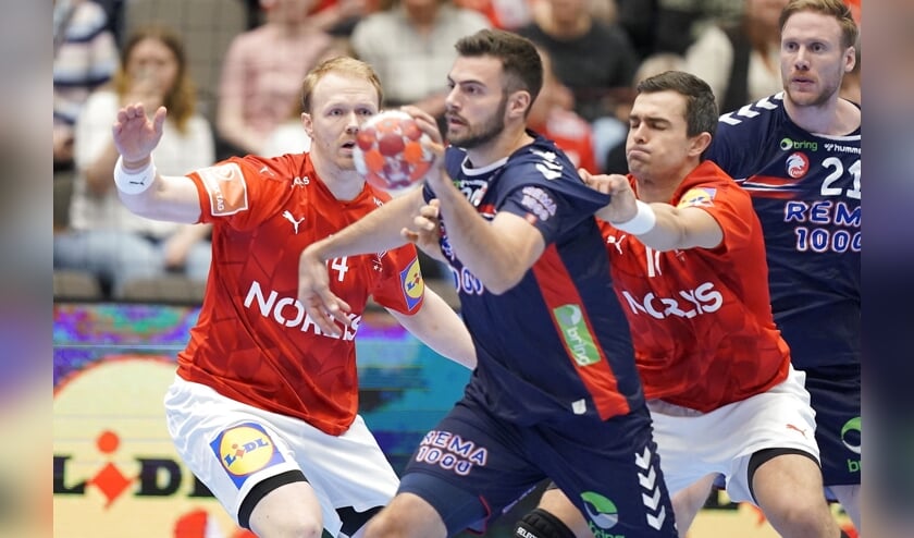 De to tidligere SG Flensburg-Handewitt-spillere Anders Zachariassen og Rasmus Lauge var med til at skille Norge fra hinanden.