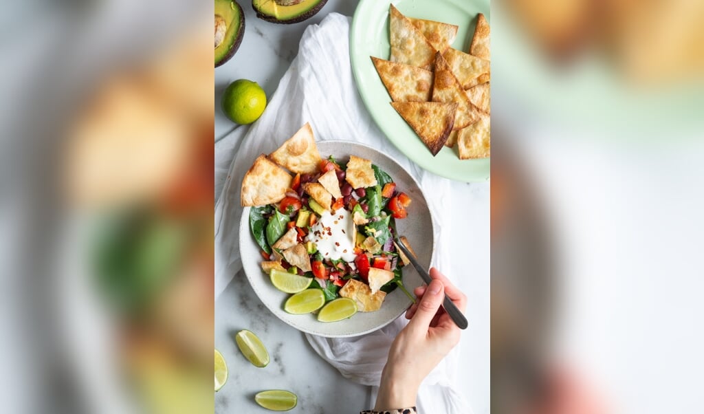 Video - se hvordan du laver denne nærende og fyldige salat spækket med smag.   ( Stinna)
