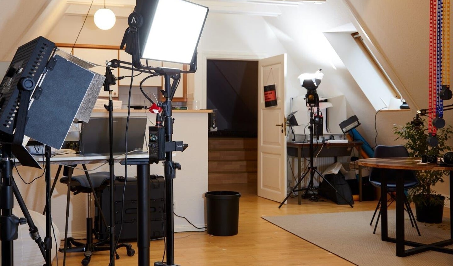 I Aktivitetshusets Multimedia Studio er der blandt andet rig mulighed for at producere lyd og levende billeder.