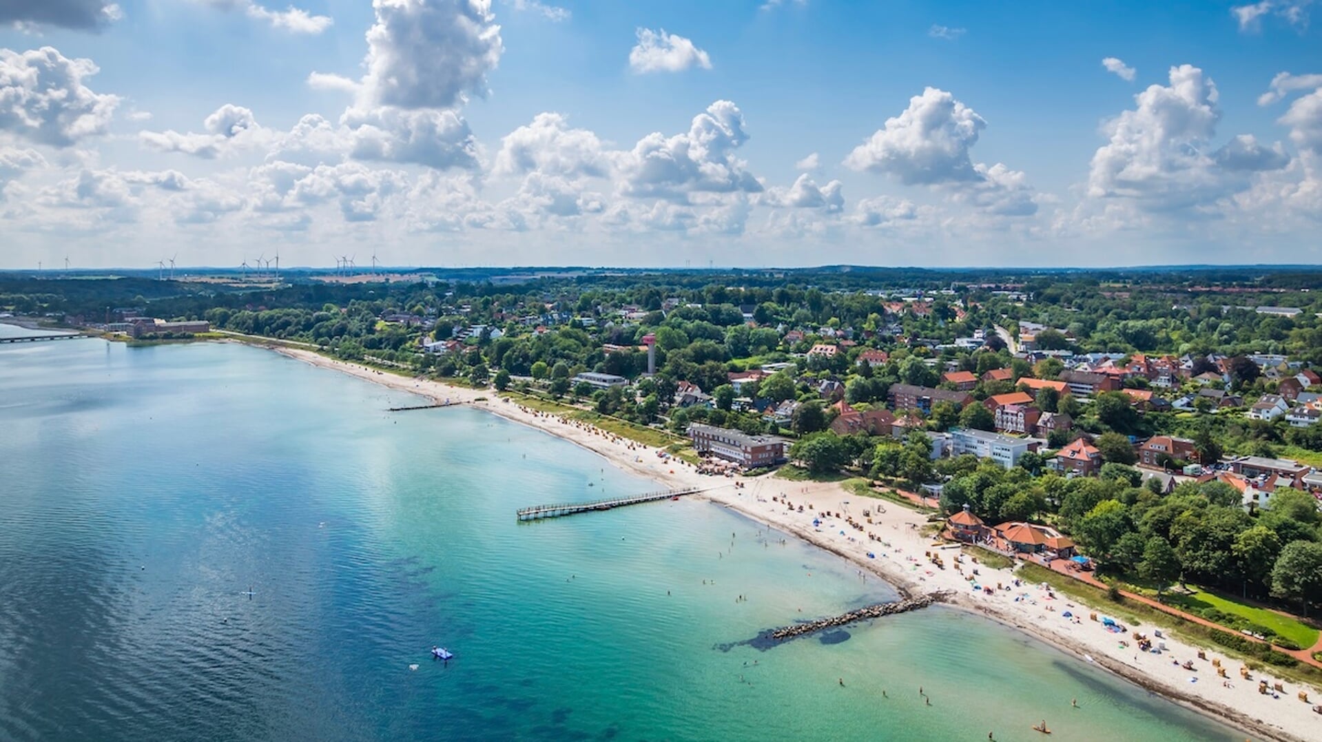 Abbruch: Nach mehr als 40 Jahren wird der marode See-Steg in Höhe des Hotels Seelust in Eckernförde demontiert. Die Arbeiten sollen bis Ostern abgeschlossen sein. Archivfoto: