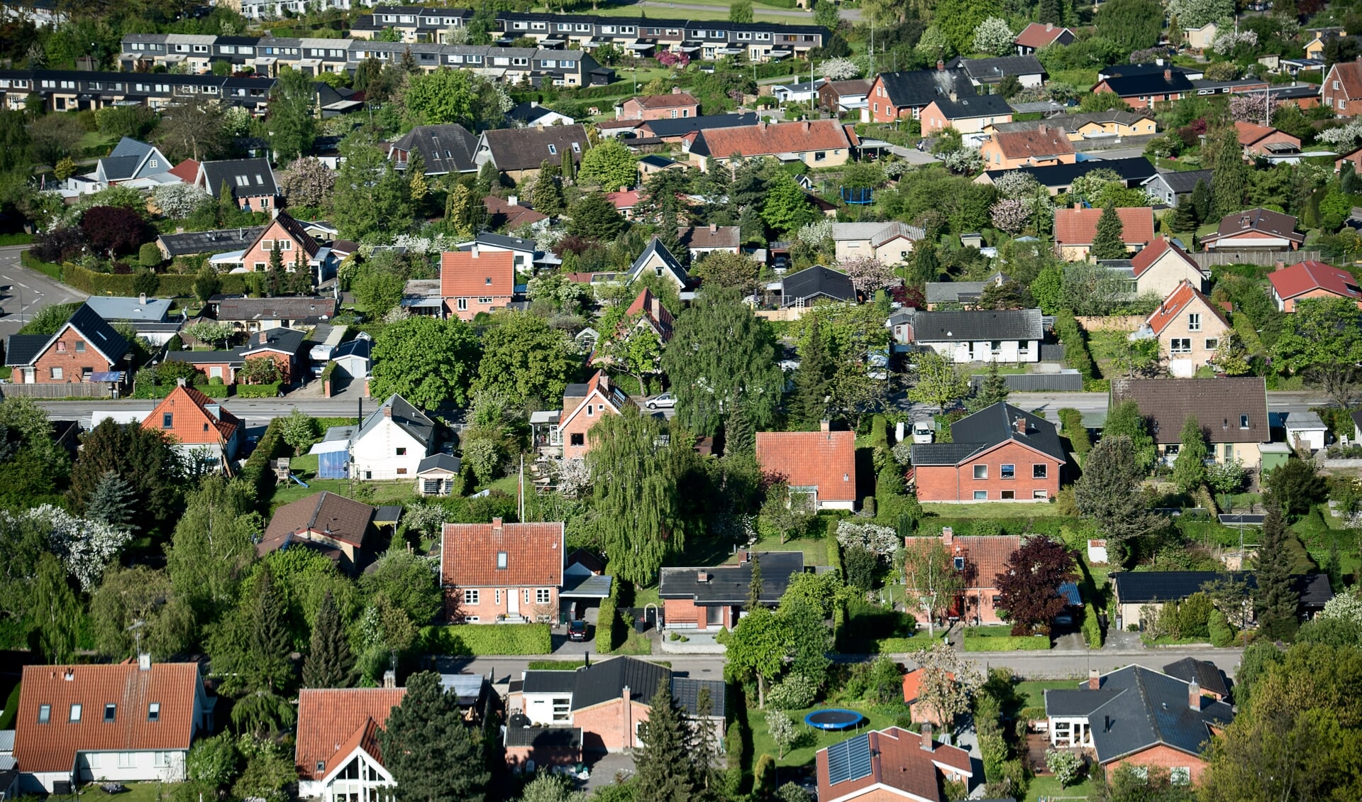 Salgspriserne for både huse og lejligheder faldt med seks procent i 2022. Arkivfoto: