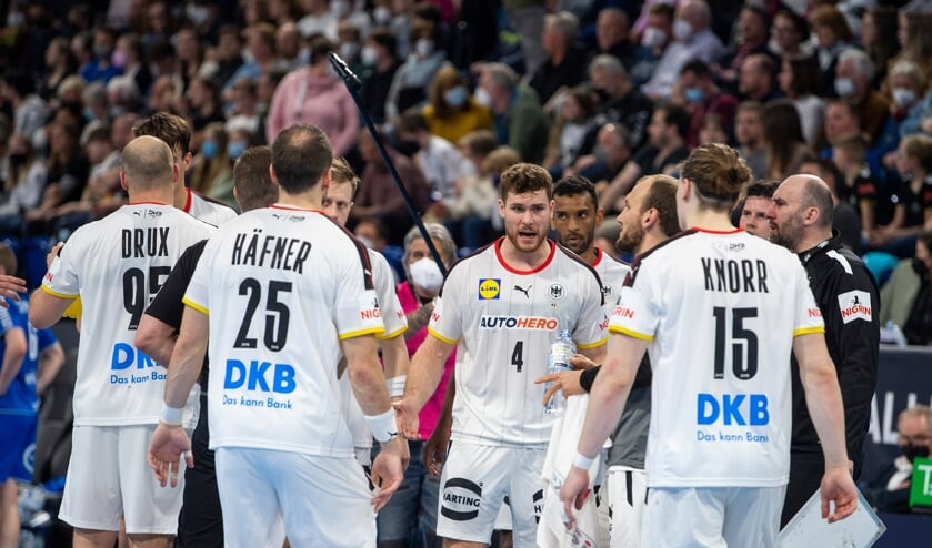 Kapitän Johannes Golla (Nr. 4) ist dabei.