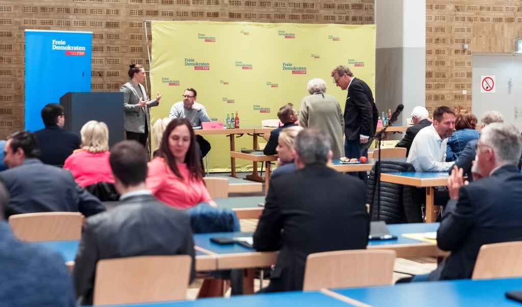 På mødet i FDPs hovedudvalg søndag blev det enstemmigt vedtaget at invitere CDU til koalitionsdrøftelser. (Markus Scholz/dpa)
