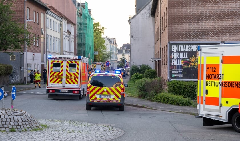 Politi-, brand- og redningsfolk rykkede onsdag aften ud til Waitzgade i Flensborg. 