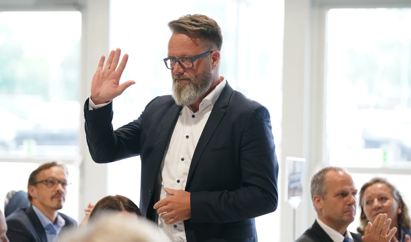 Rostocks danske overborgmester Claus Ruhe Madsen bliver Slesvig-Holstens nye minister for erhverv, trafik, arbejde, teknologi og turisme.