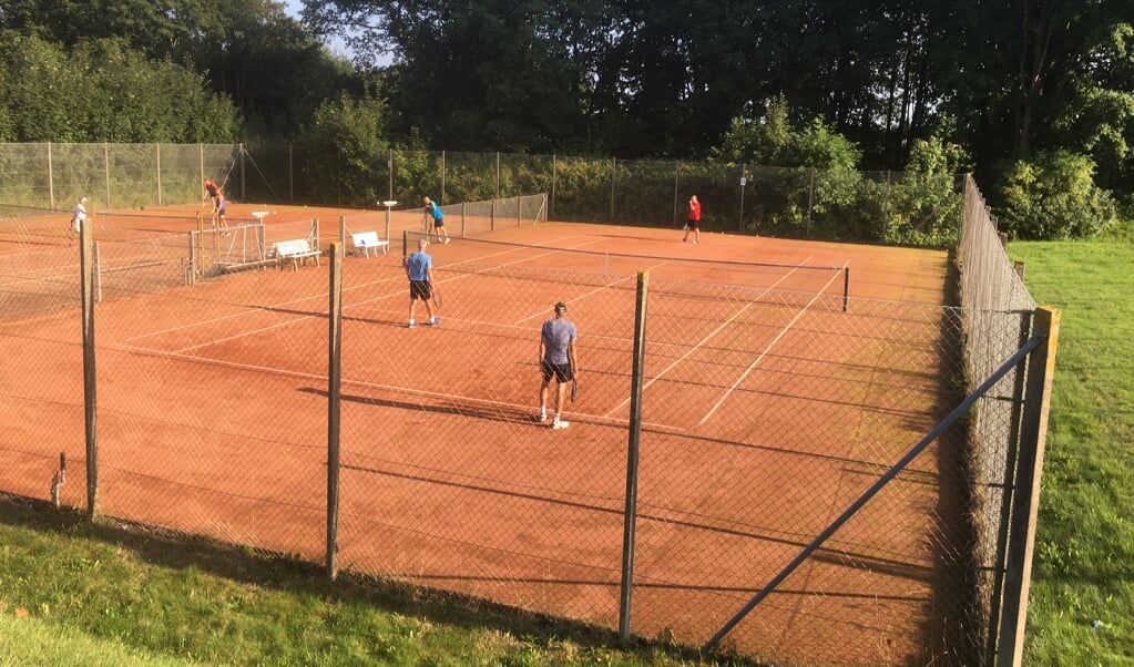 Arrangørerne håber på tørvejr i aften, når Flensborg Avis Tennis Cup skydes i gang. (Bov IF Tennnis )