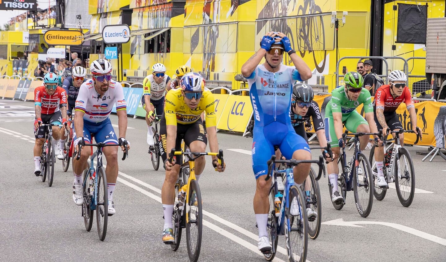 Dylan Groenewegen tog. sejren i en hæsblæsende afslutning på tredje etape af Tour de France i Danmark.