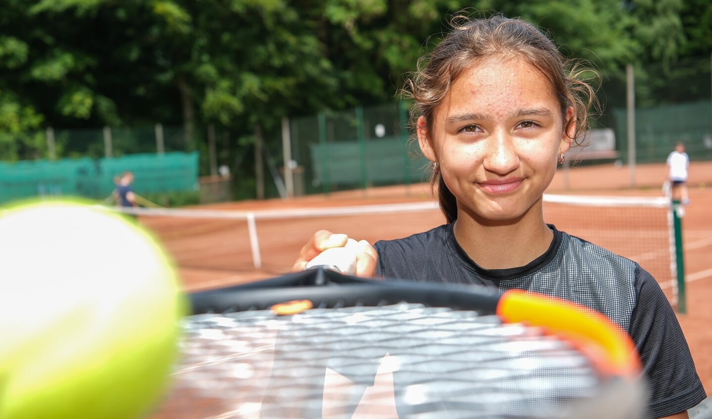 Anahita Lillian Jaffari ist sprachlich und in Sachen Tennis schwer begabt.